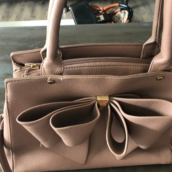 Crossi Bow Vegan Leather Handbag - Picture 3 of 8